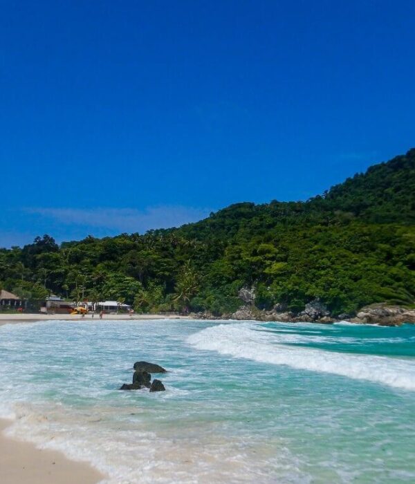racha-yai-island-turquoise-sea-white-sand ラチャヤイ島の白い砂浜とターコイズブルーの海